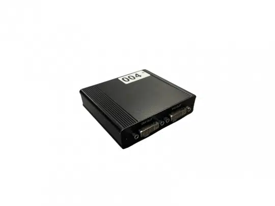 Lindy DVI-Splitter 1-2 gebraucht, kompakt, schwarz, mit 2 DVI-Ausgängen und 2 Audio-Buchsen, auf weißem Hintergrund.