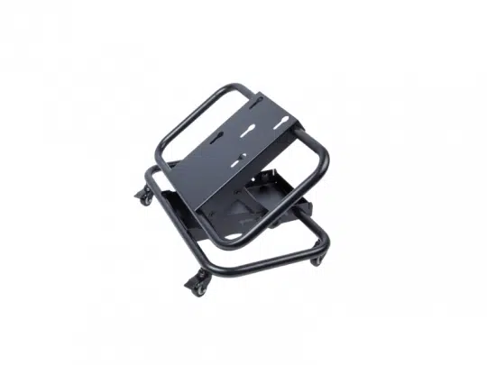 Audipack 900 Schrägsteller: Schwarzer Metall-Computerständer für bis zu 55 Zoll, mit Rollen und verstellbarer Plattform.