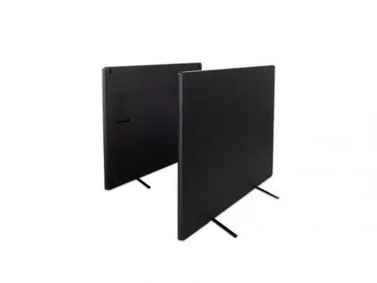 Zwei schwarze Akustikpaneele von XYZ stehen auf dünnen Metallbeinen Rücken an Rücken vor weißem Hintergrund.