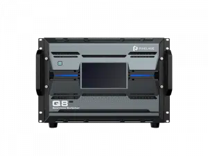 PixelHue Q8 Seamless Switcher, AV-Gerät mit Display, Bedientasten und Griffen an der Front für erstklassige Video-Umschaltung.