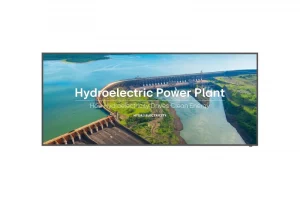 Luftaufnahme des HydroPowerMax-Wasserkraftwerks mit Staudamm, großem Wasserreservoir und grüner Landschaft, darüber Text zu Wasserkraft und sauberer Energie. Das Bild zeigt die moderne Anlage in ihrer natürlichen Umgebung und unterstreicht die nachhaltige Stromerzeugung.