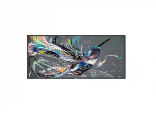 Abstraktes Gemälde eines Kolibris im Flug vor grauem Hintergrund, mit lebendigen, farbenfrohen Pinselstrichen und Farbspritzern. Das perfekte Wandbild für ein modernes Wohnzimmer.