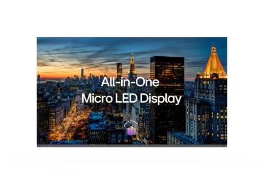 Das Produktbild zeigt eine beleuchtete Skyline bei Sonnenuntergang; im Vordergrund ist der Schriftzug „All-in-One Micro-LED-Display“ zu sehen. Das Produkt ist ein modernes Micro-LED-Display, das sich ideal für eine hochwertige Bildwiedergabe im städtischen Umfeld eignet.