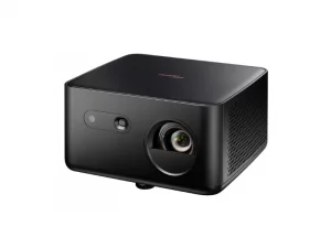 XGIMI Halo+ tragbarer Beamer, schwarz, quadratisch, mit großem Objektiv und Sensor an der Vorderseite, abgebildet vor weißem Hintergrund.