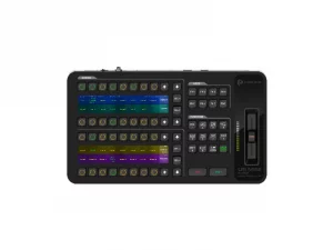 PIXELHUE U5 mini Fader: Kompakter schwarzer Videoumschalter mit bunten Tasten, Ziffernblock und großem Fader auf der rechten Seite.