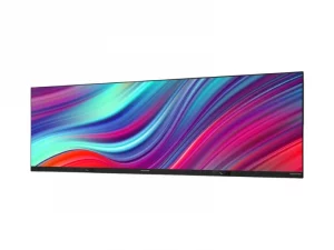 Der Ultrawide-Monitor zeigt lebendige, wirbelnde Farben in Blau, Lila und Pink auf weißem Hintergrund; das Produkt ist aus einem schrägen Blickwinkel zu sehen und eignet sich ideal für Multitasking und kreative Anwendungen.