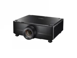 Schwarzer Beamer mit großer Frontlinse, seitlichen Lüftungsschlitzen und Standfüßen auf weißem Hintergrund. Produktfoto für einen Beamer.