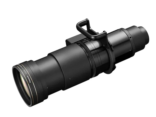 Nikon-Teleobjektiv: Großes, schwarzes Kamera-Teleobjektiv mit Griff, Fokusringen und goldener Zierleiste an der Frontlinse, freigestellt vor weißem Hintergrund. Ideal für die professionelle Fotografie.