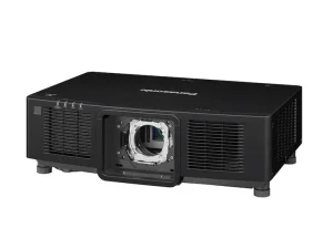 Panasonic-Beamer in Schwarz, ohne Objektiv, aus frontaler Perspektive dargestellt. Zu sehen sind die Lüftungsöffnungen und interne Komponenten. Das Gerät steht auf kleinen Standfüßen.