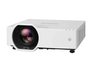 Multimedia-Projektor Epson EH-TW7000 in Weiß, mit großem Frontobjektiv, seitlichen Lüftungsgittern und höhenverstellbaren Füßen, freigestellt vor weißem Hintergrund.
