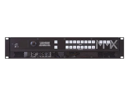 MMX Audio-Video-Umschalter im schwarzen Rackmount-Design mit beschrifteten Tasten, Drehreglern, Lüftungsöffnungen und MMX-Logo – ein professionelles Gerät zur AV-Signalverteilung.