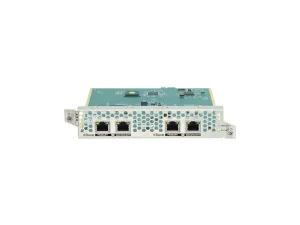 Dante-Netzwerkschnittstellenkarte mit vier Ethernet-Anschlüssen, von denen zwei als „SECONDARY“ gekennzeichnet sind, auf weißem Hintergrund. Die Karte verfügt über eine gelochte Metallhalterung und sichtbare elektronische Bauteile.